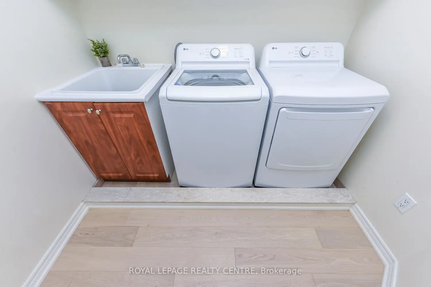 Additional image 10 of 60 Rosewood Avenue 210