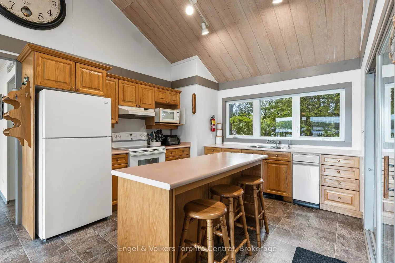 Additional image 6 of 14 Victoria Island