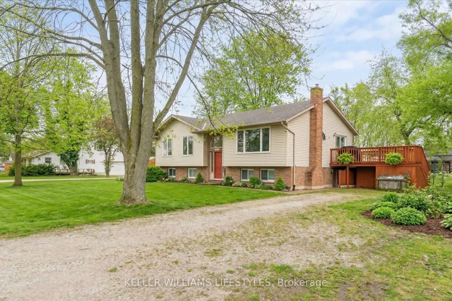 4547 William Street photo 3