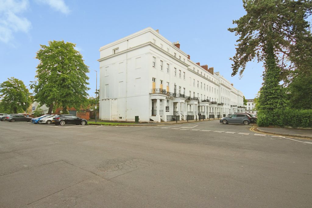 Additional image 18 of 2 bed flat for saleClarendon Square, Leamington Spa CV32