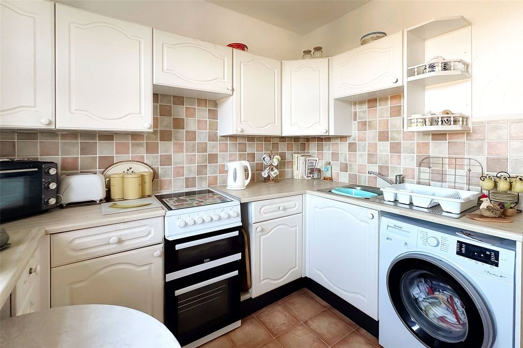 Additional image 4 of 2 bed flat for saleThe Grangeway, Rustington, Littlehampton, West Sussex BN16
