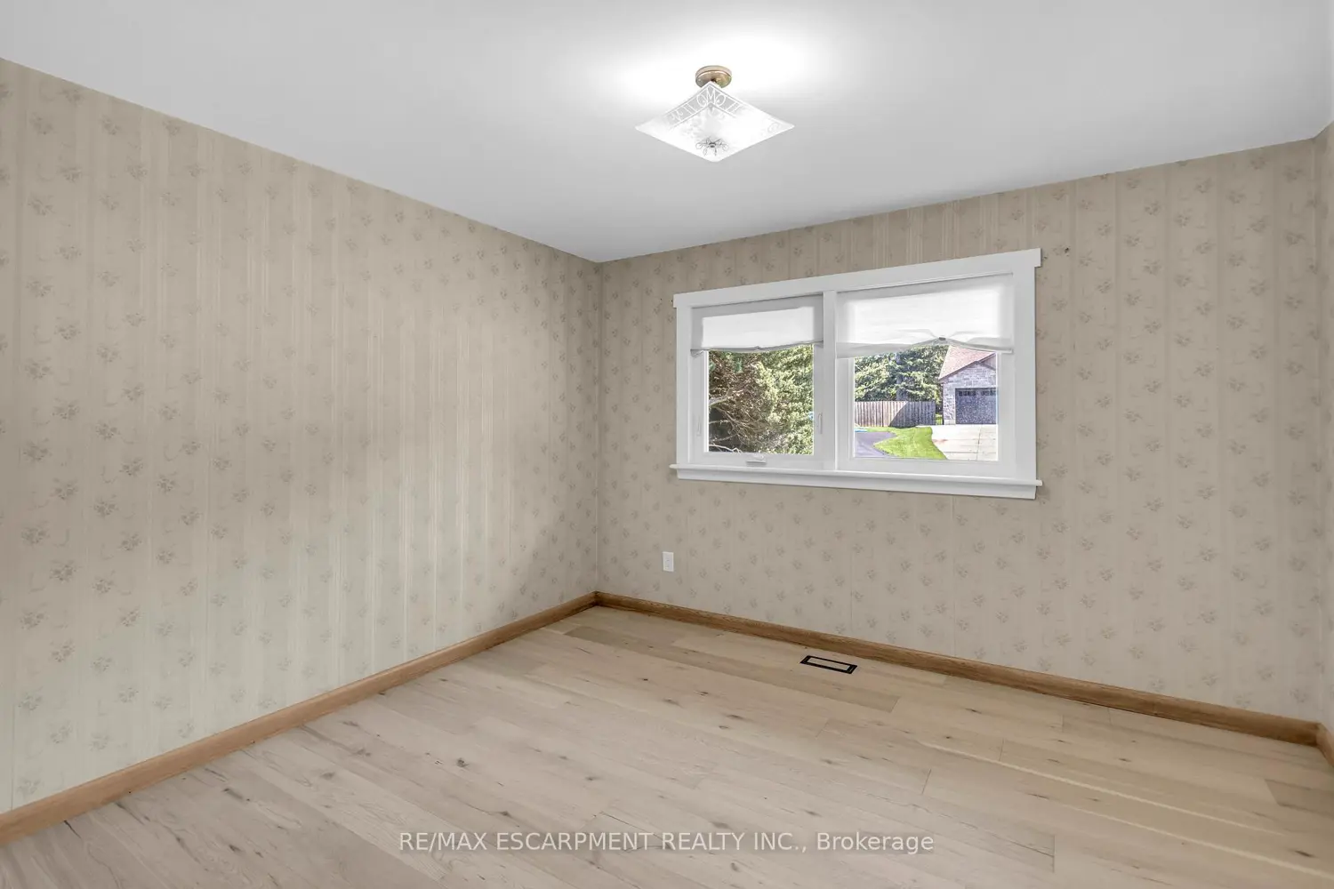 Additional image 4 of 626 Iroquois Avenue