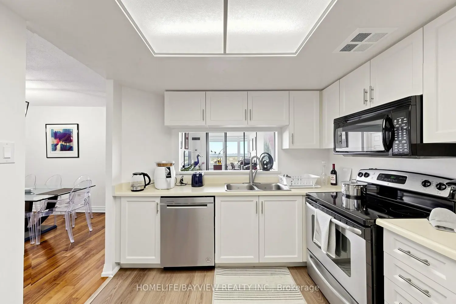 Additional image 16 of 7601 Bathurst Street 902
