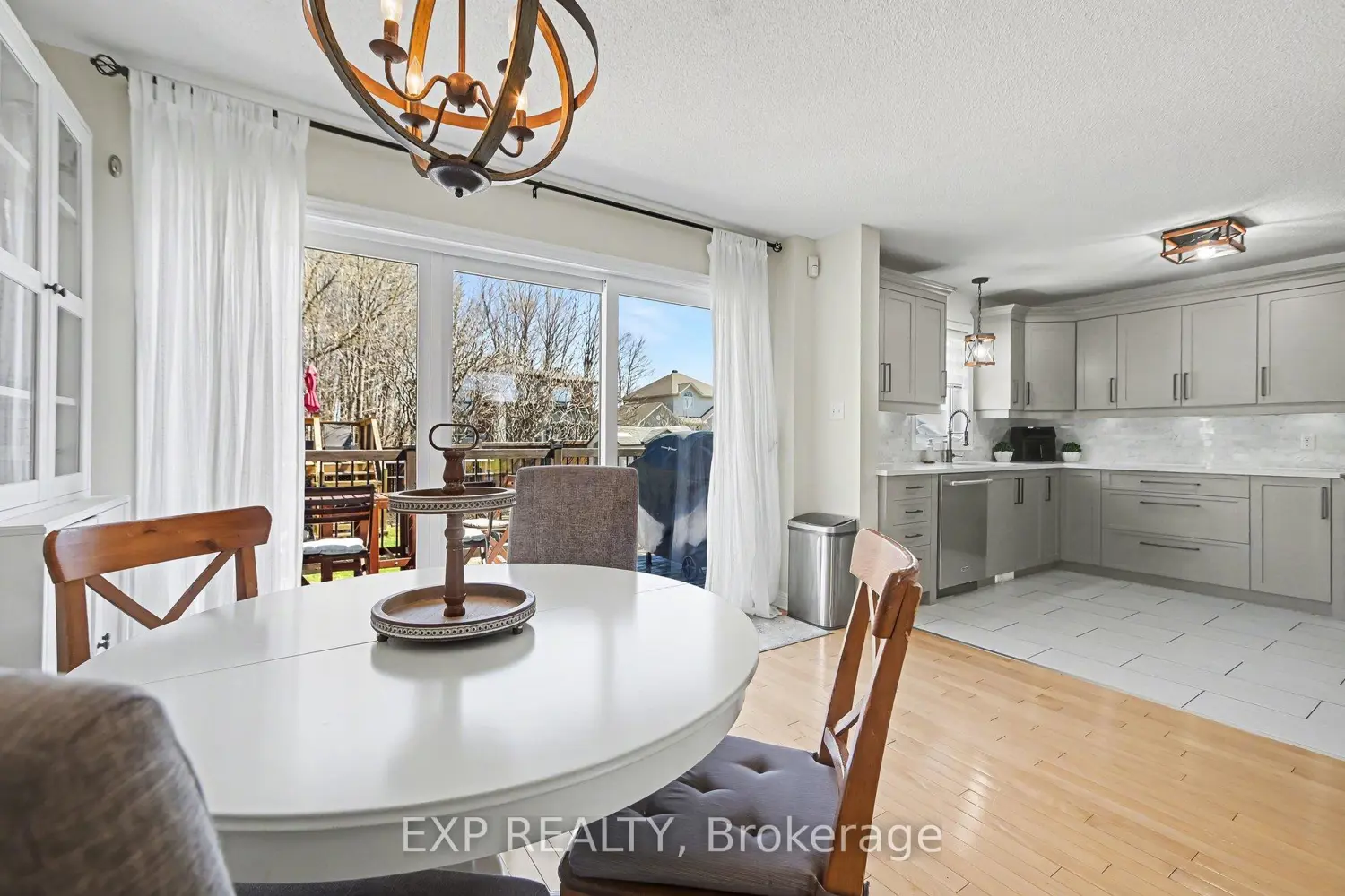 212 Jasper Crescent photo 4