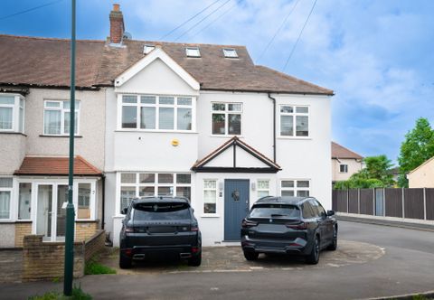 Buxton Crescent, Cheam SM3