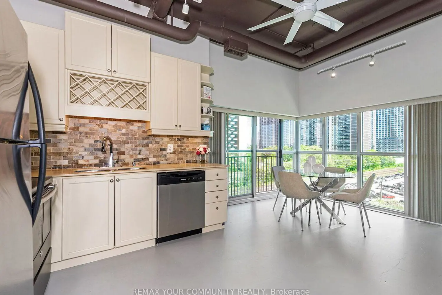 2 Fieldway Road 601 photo 3