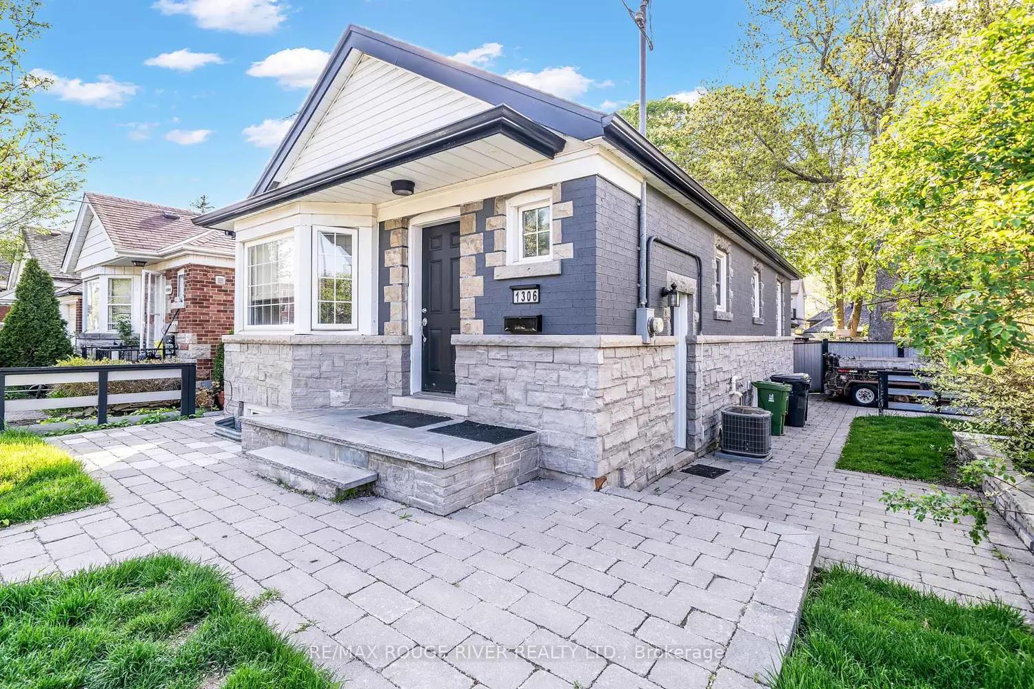 1306 Kingston Road photo 2