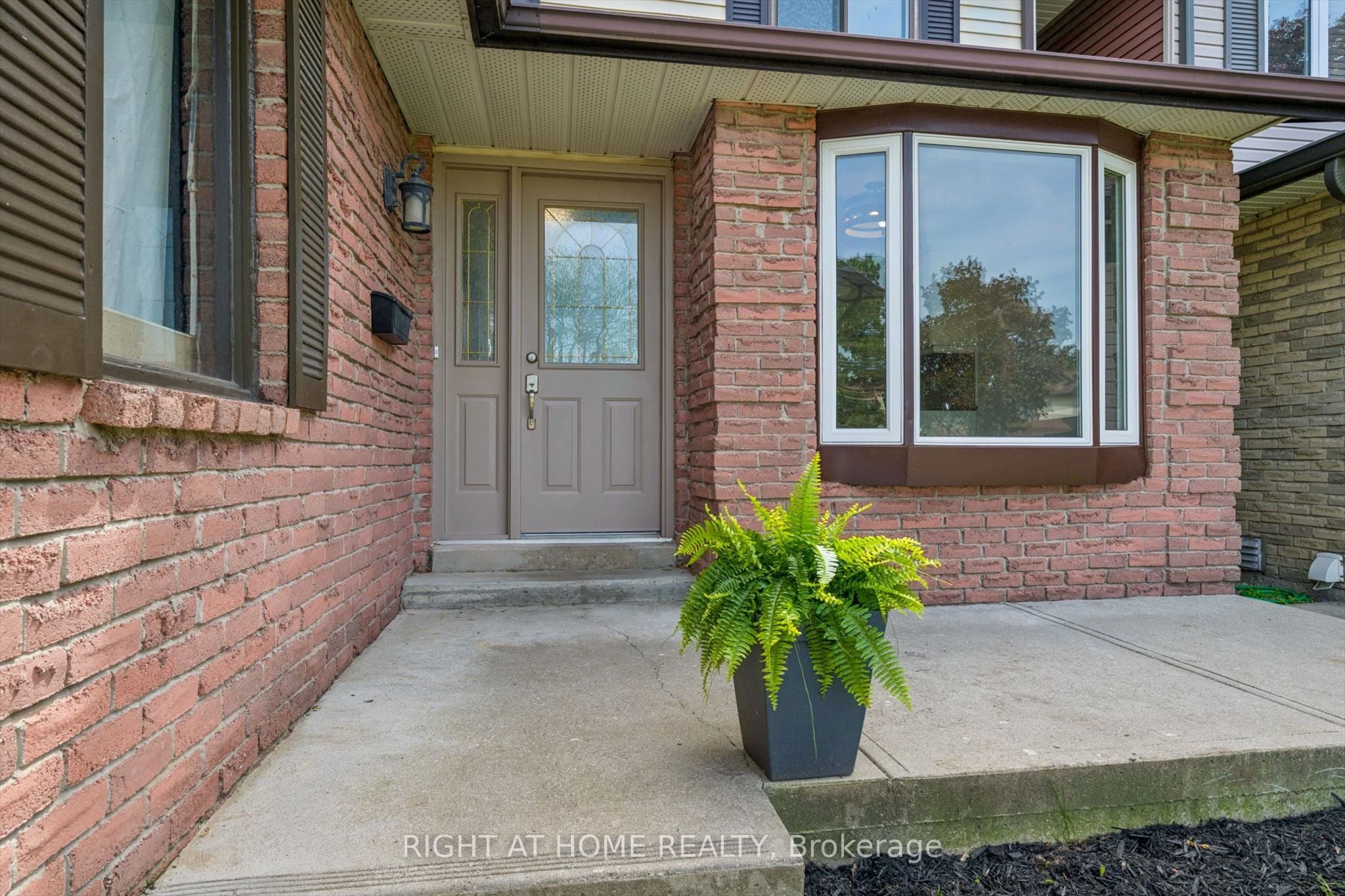 Additional image 4 of 2432 Malcolm Crescent, Burlington, ON, L7P 3Y4
