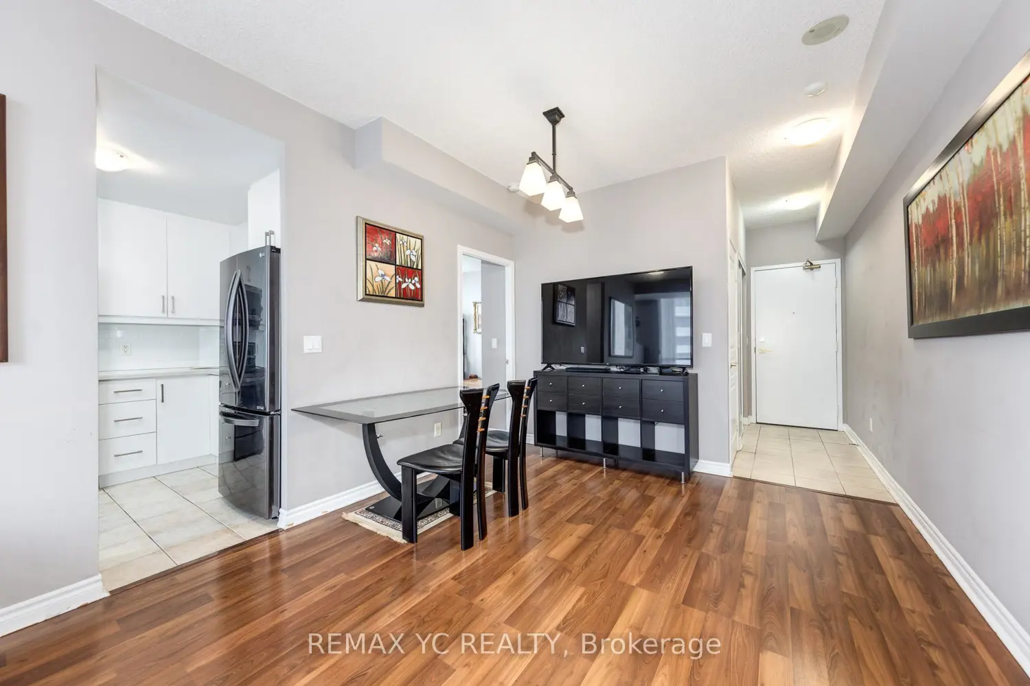 28 Byng Avenue 802 photo 3