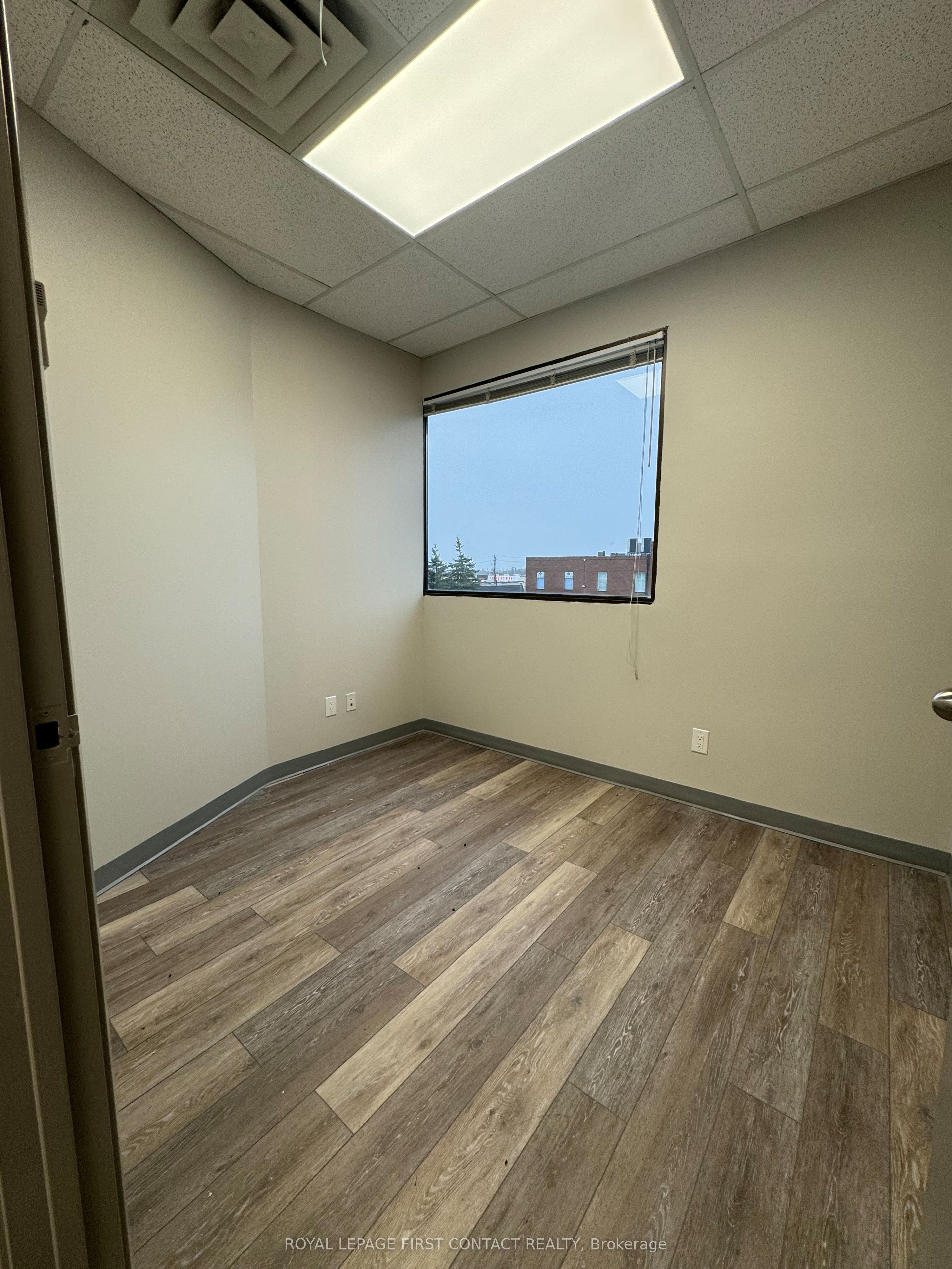 Additional image 4 of 200-11 Ferris Lane, Barrie, ON, L4M 5N6