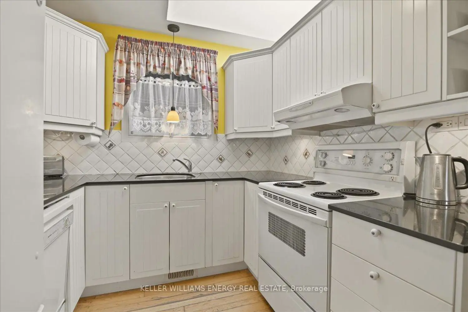 Additional image 4 of 2033 Simcoe Street