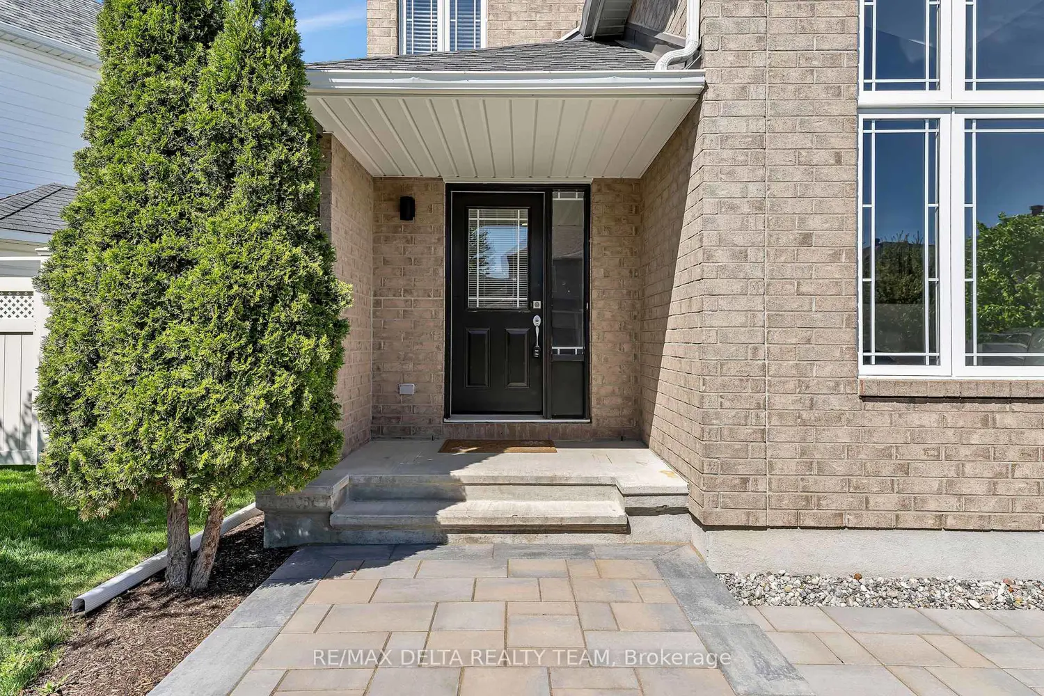 310 Sarabella Street photo 2