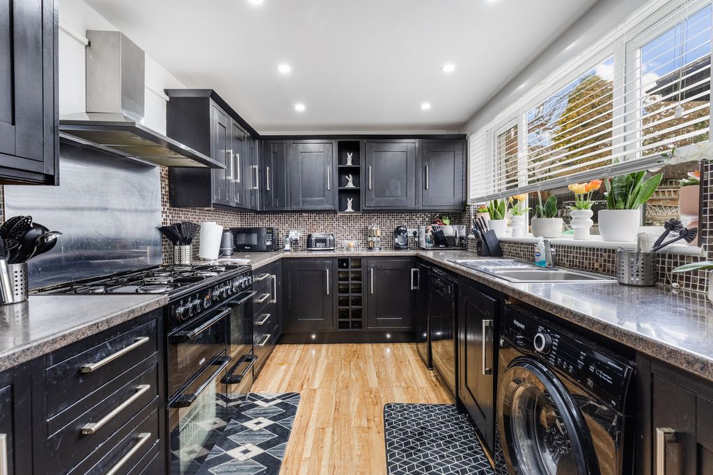 Additional image 10 of 6 bed semi-detached house for saleSpringhill Avenue, Airdrie ML6