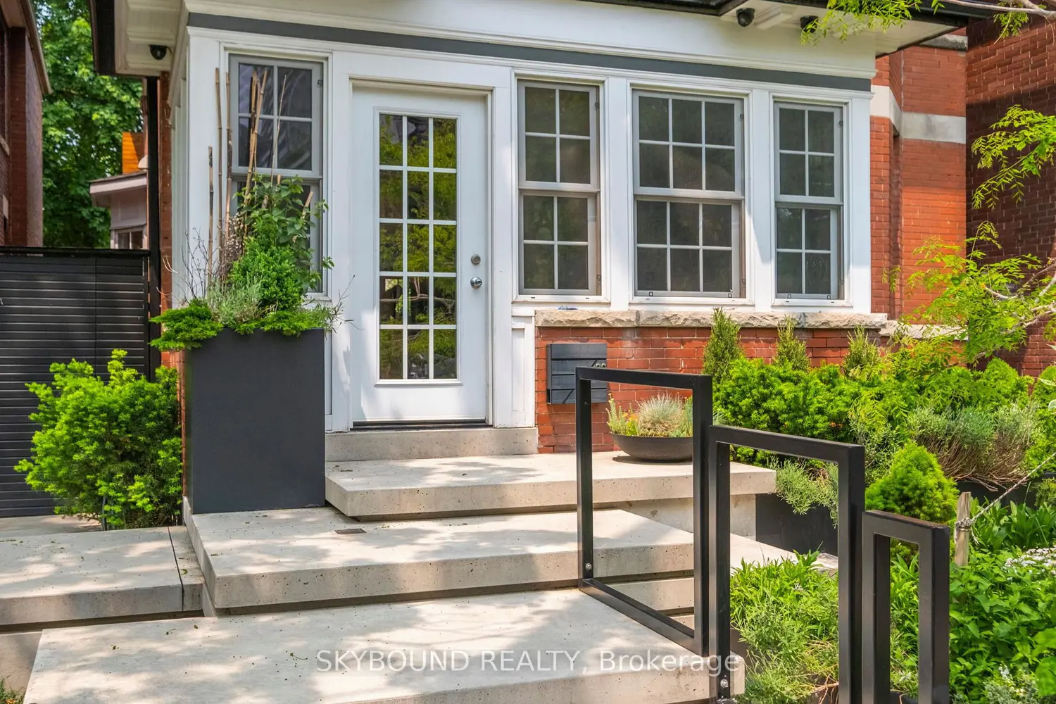 20 Fairview Boulevard photo 2