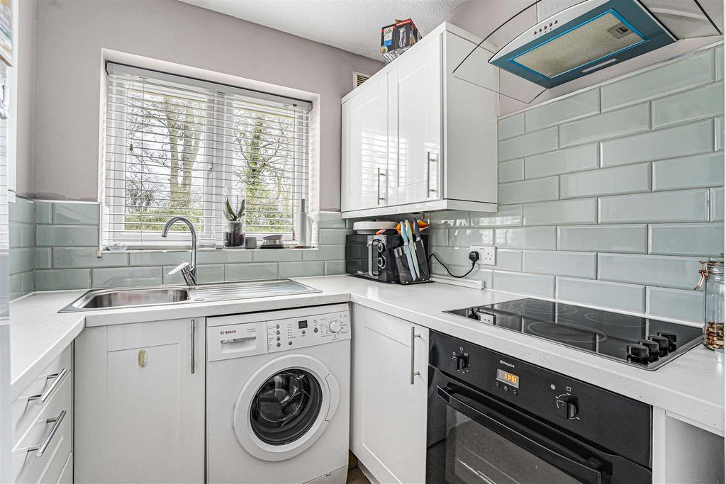 Additional image 7 of 1 bed flat for saleShaftesbury Court, Ludlow Road, Maidenhead SL6