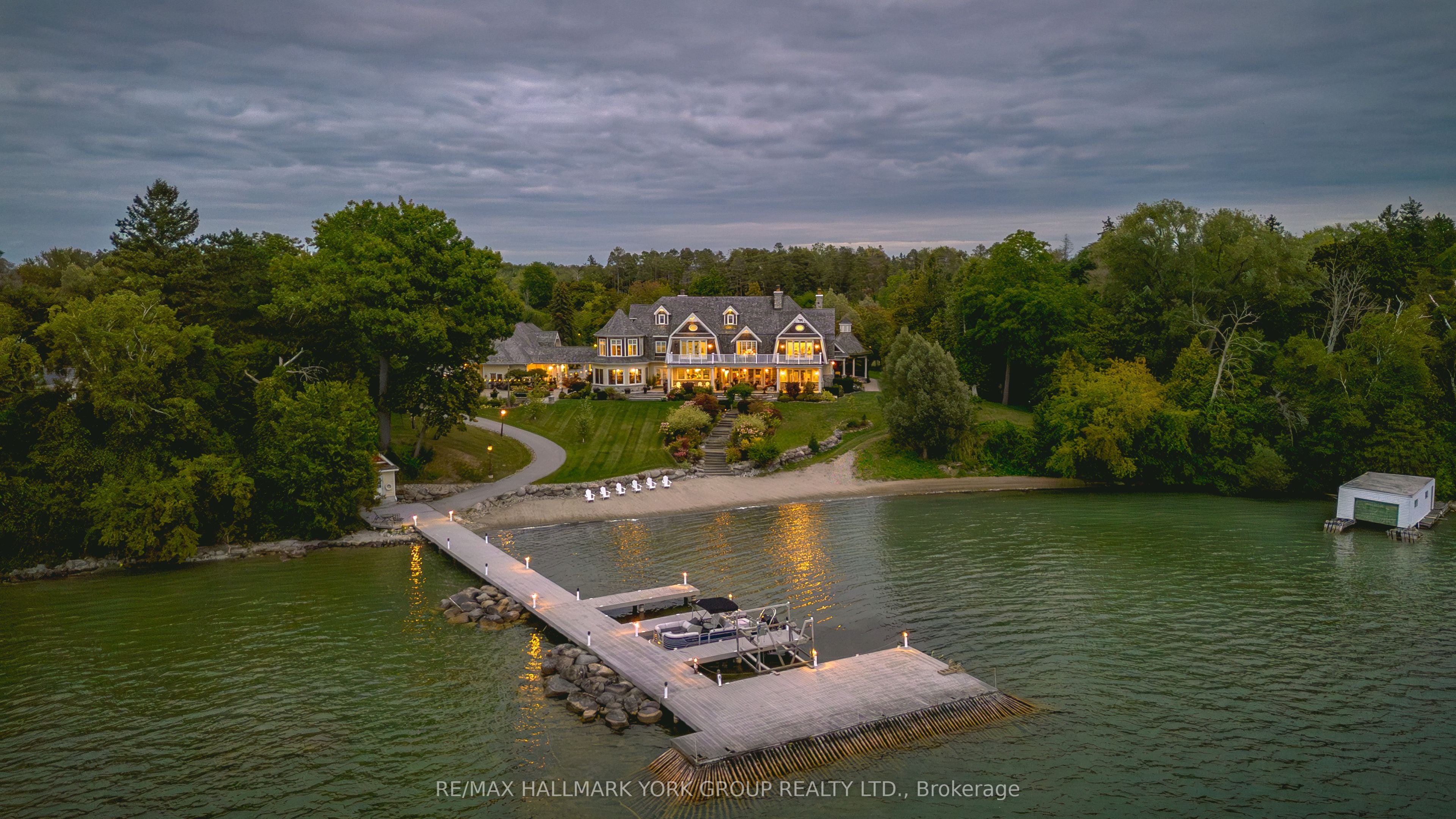 736 Lake Drive N, Georgina, ON, L4P 3C8