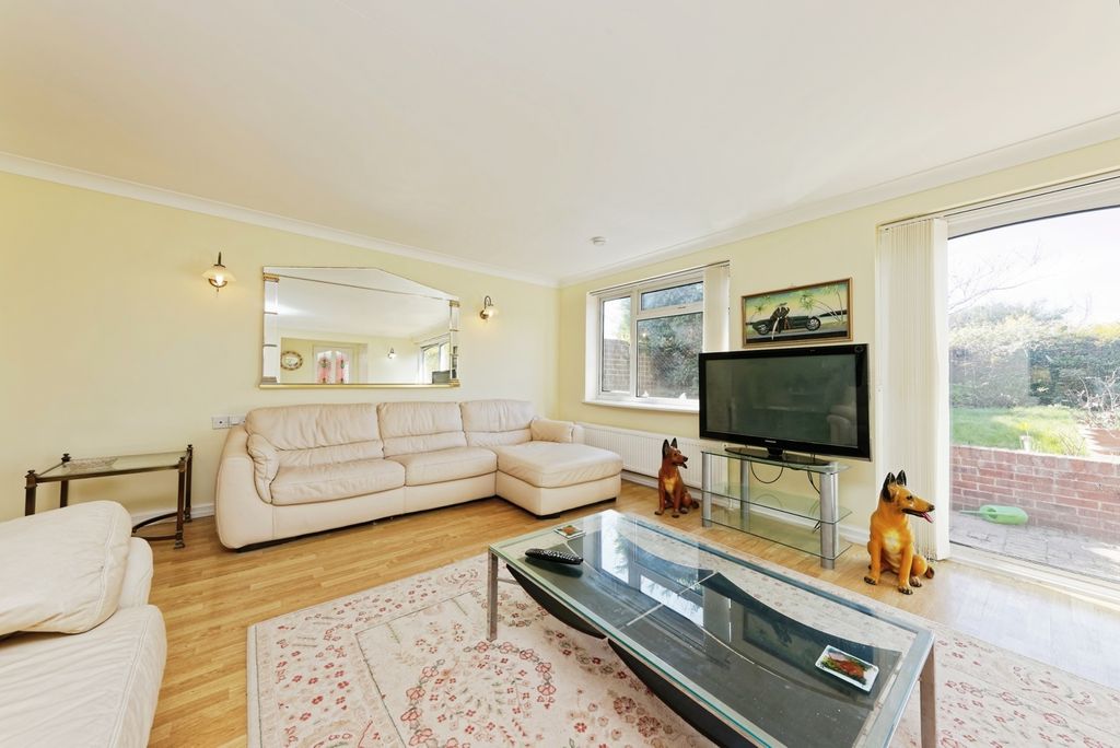 2 bed bungalow for saleConiston Avenue, Ramsgate, Kent CT11 photo 4