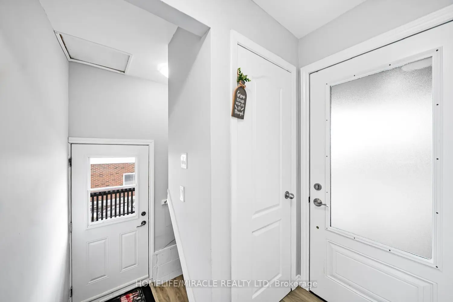 207 Baker Street photo 5