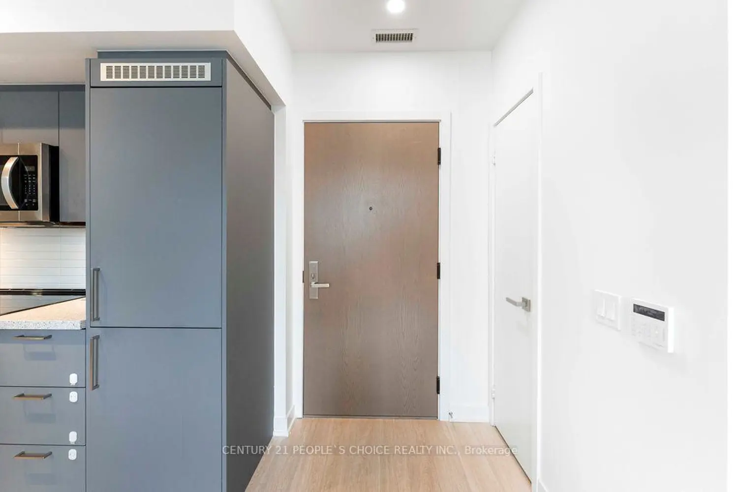 30 Tretti Way 1004 photo 2