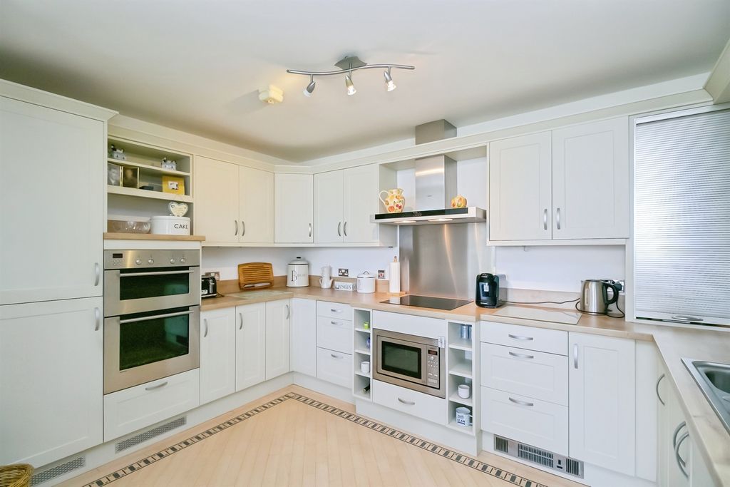 Additional image 3 of 3 bed flat for saleY Cerigos, Barry CF62