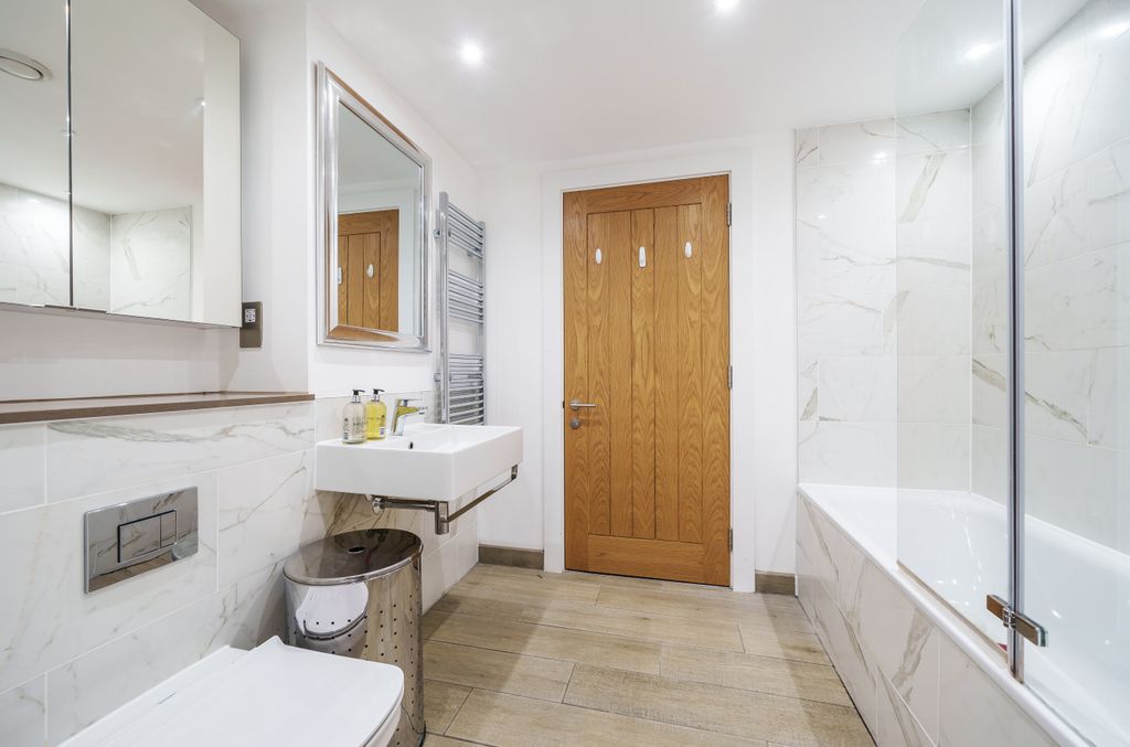 Additional image 7 of 3 bed flat for saleMaritime Walk, Ocean Village, Southampton SO14