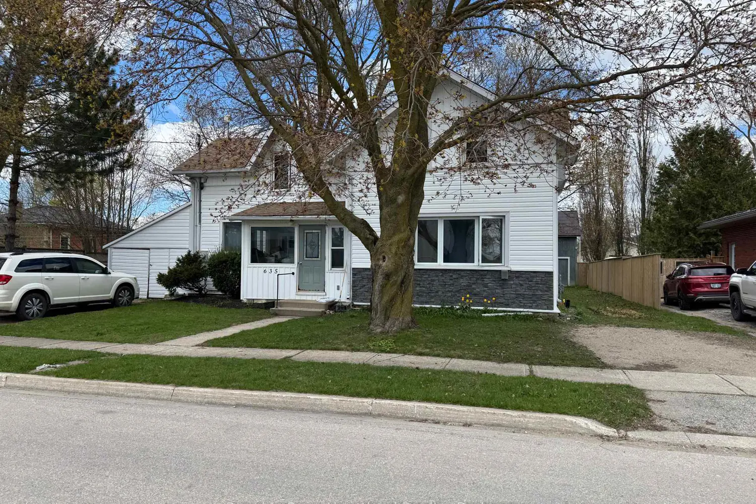 635 Yonge Street photo 2