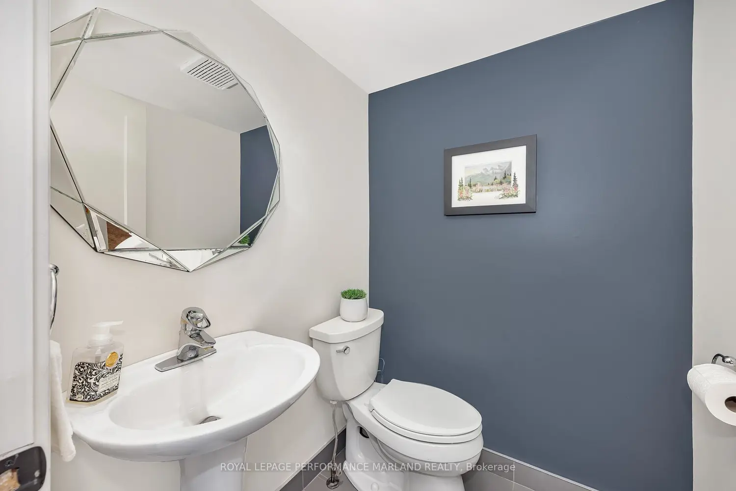 71 Echo Drive photo 3