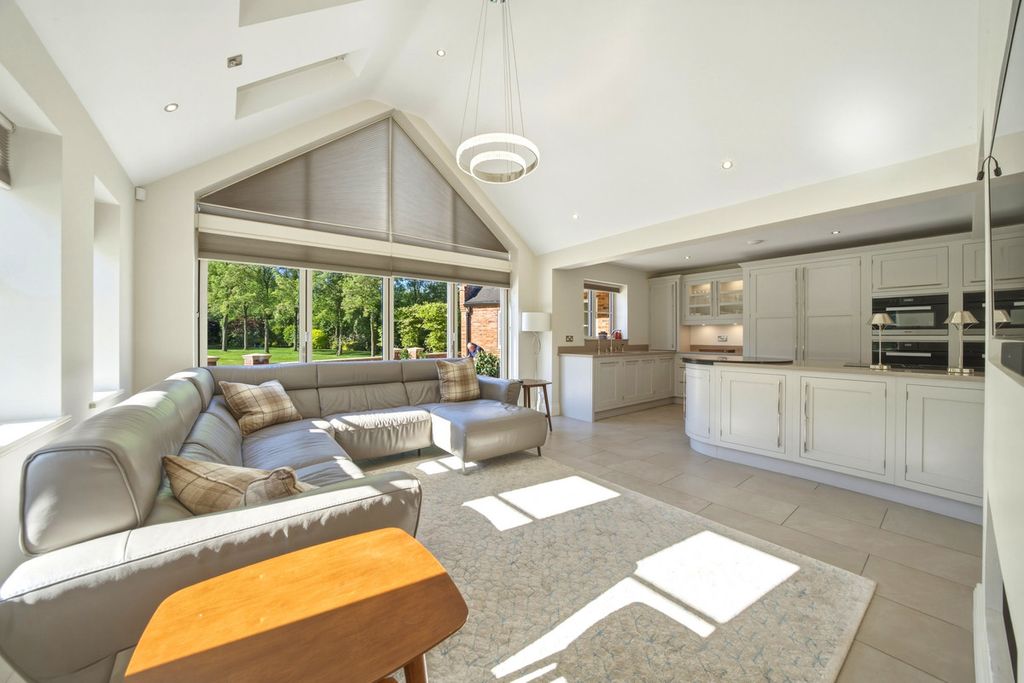 Additional image 9 of 5 bed detached house for saleWeaverlake Drive Yoxall Burton-On-Trent, Staffordshire DE13