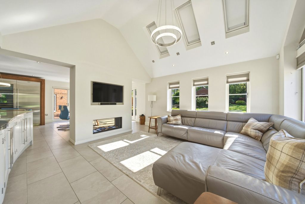 Additional image 10 of 5 bed detached house for saleWeaverlake Drive Yoxall Burton-On-Trent, Staffordshire DE13