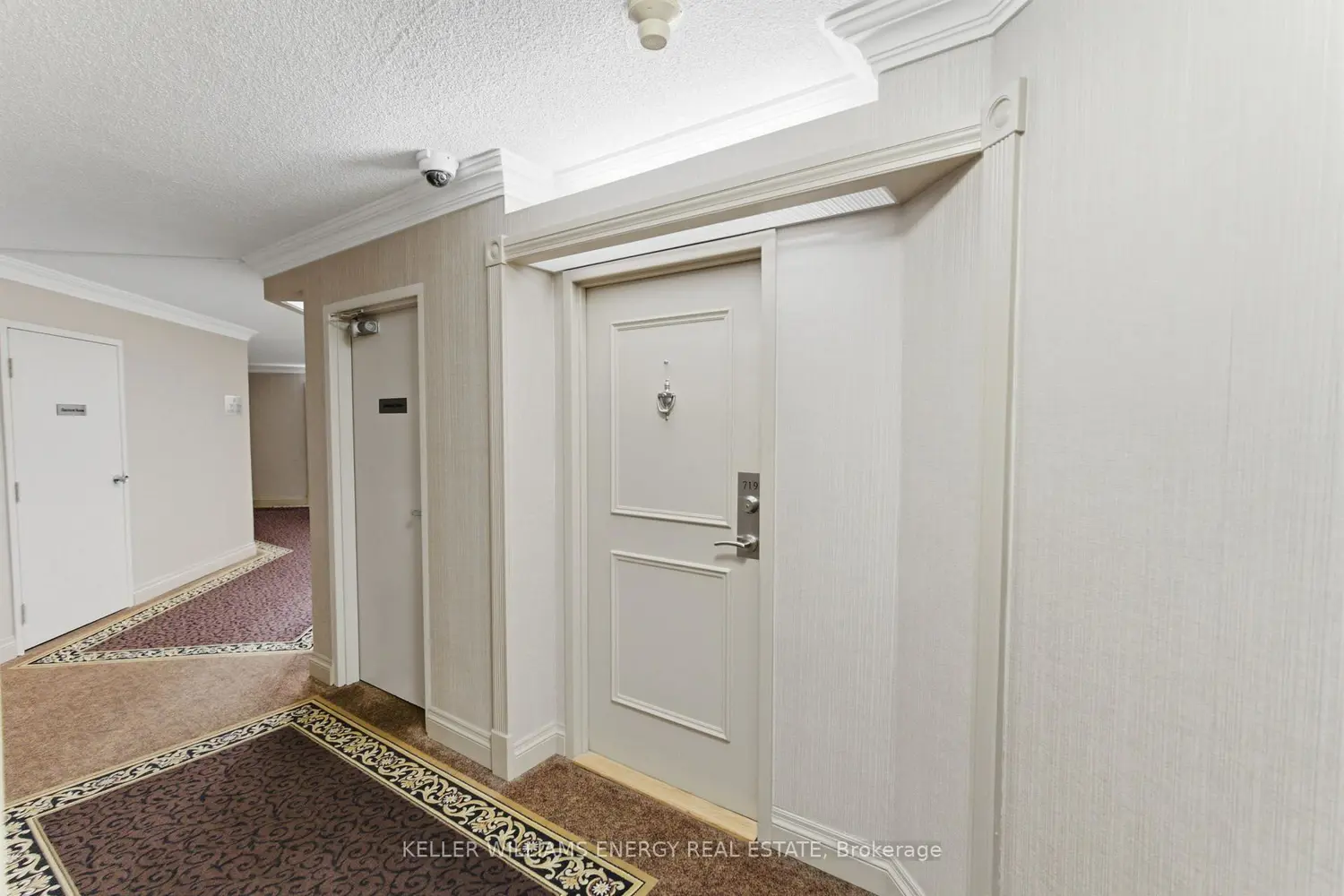 10 Dean Park Road 719 photo 2