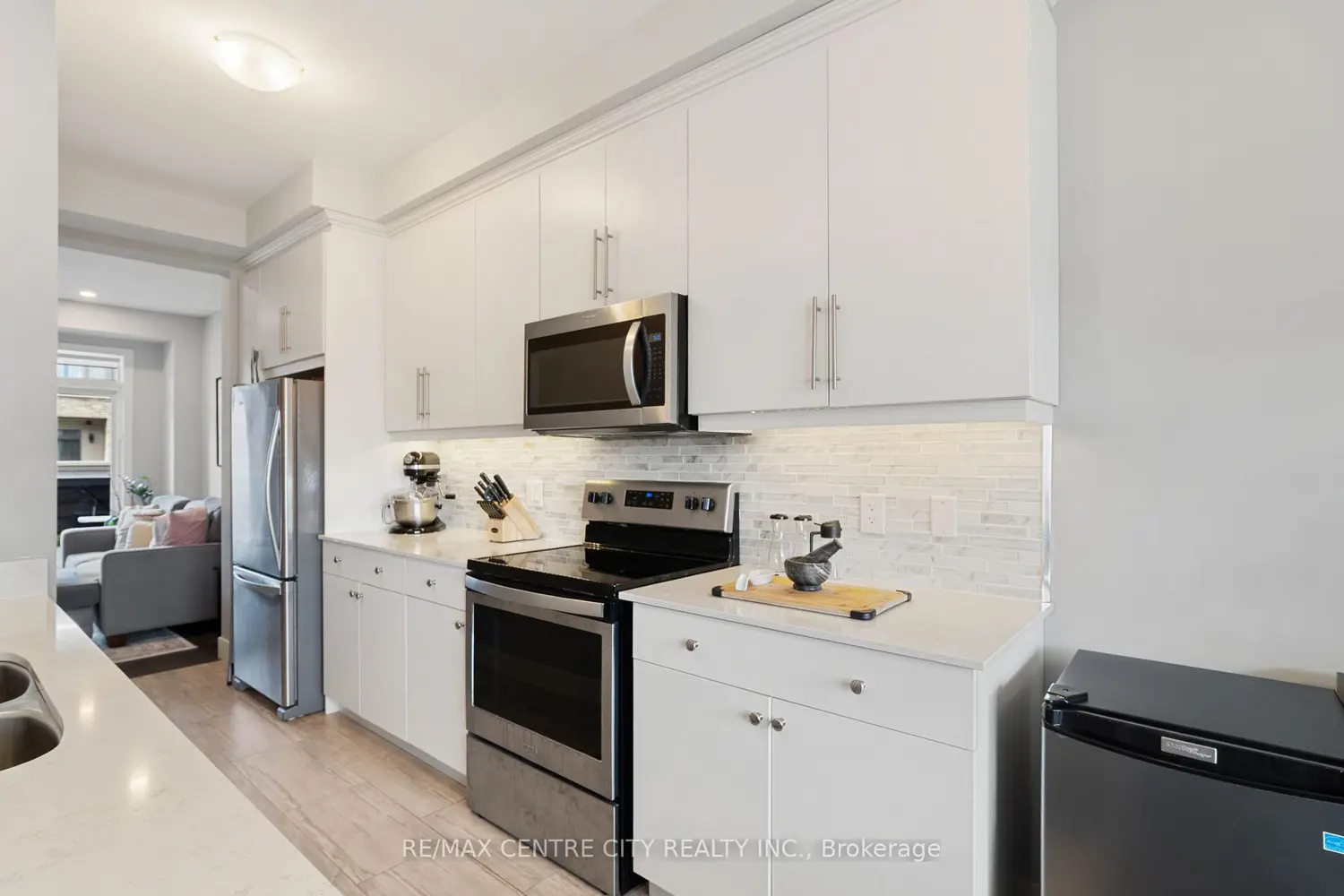 Additional image 6 of 2070 Meadowgate Boulevard 4