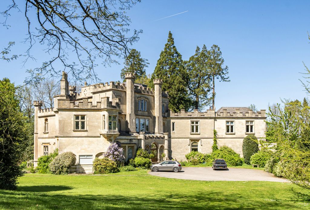 2 bed flat for saleBattlefields, Lansdown, Bath, Gloucestershire BA1
