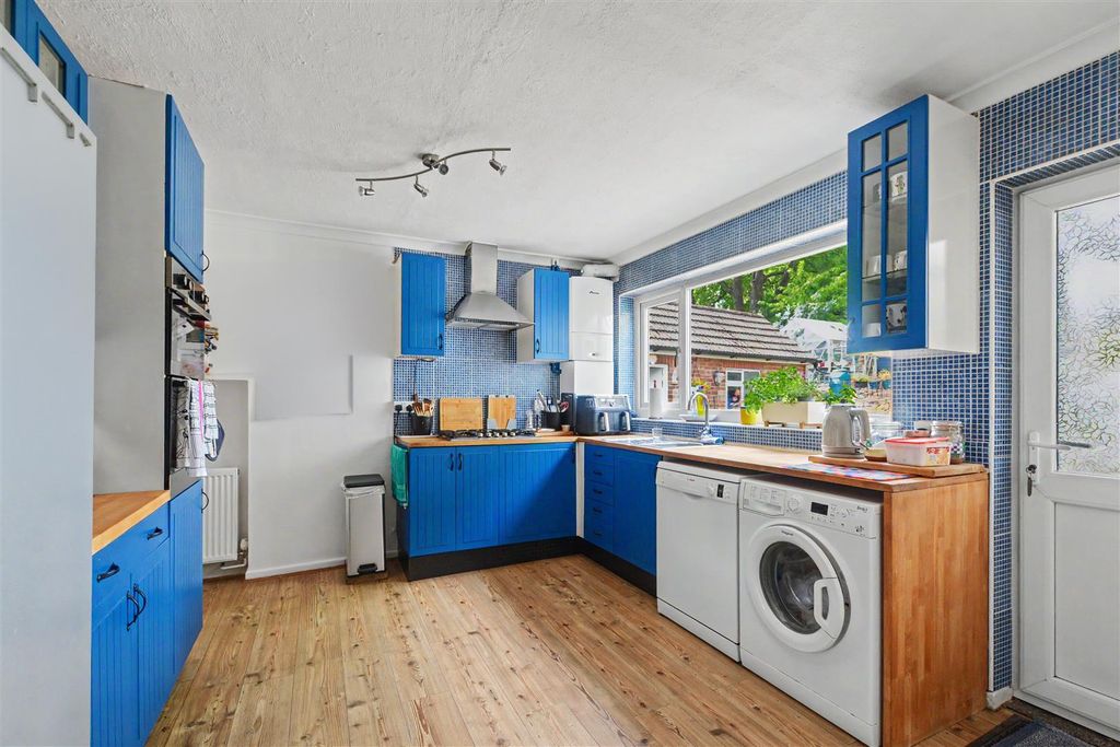 Additional image 4 of 3 bed detached house for saleGreenland Crescent, Beeston, Nottingham NG9