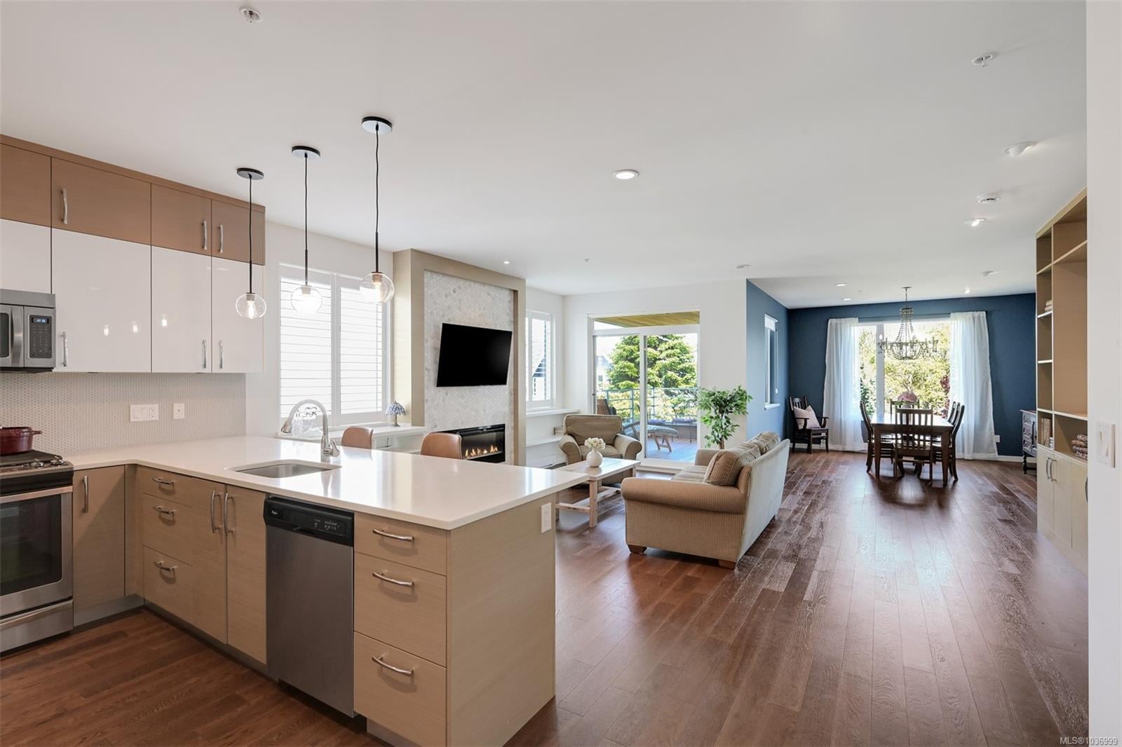 Additional image 2 of 302-1014 Park Boulevard, Victoria, BC, V8V 2T4