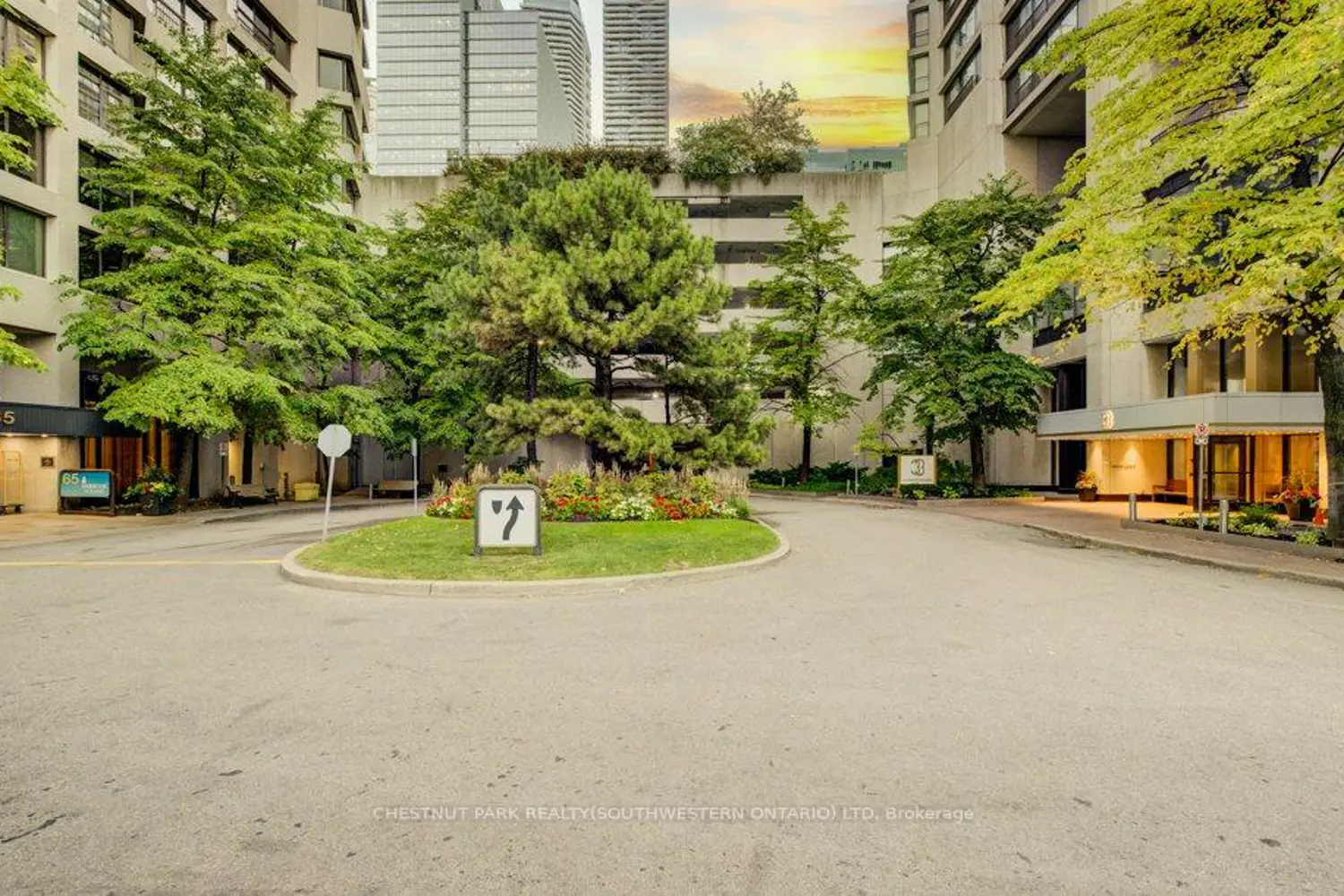 33 Harbour Square 2409 photo 4