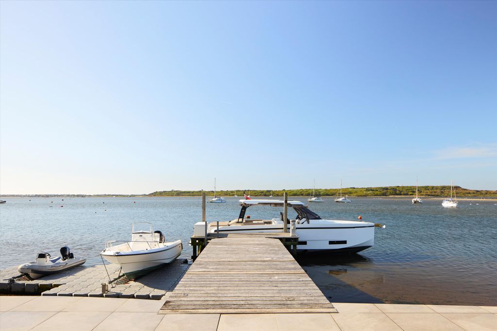 5 bed detached house for saleWaterside, Christchurch, Dorset BH23 photo 5