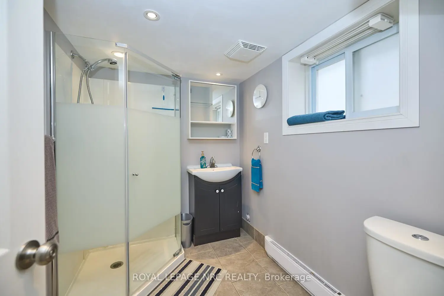 Additional image 18 of 92 Dufferin Street