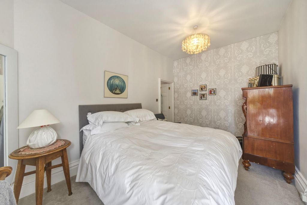 Additional image 20 of 3 bed flat for saleNewcastle Drive, The Park NG7