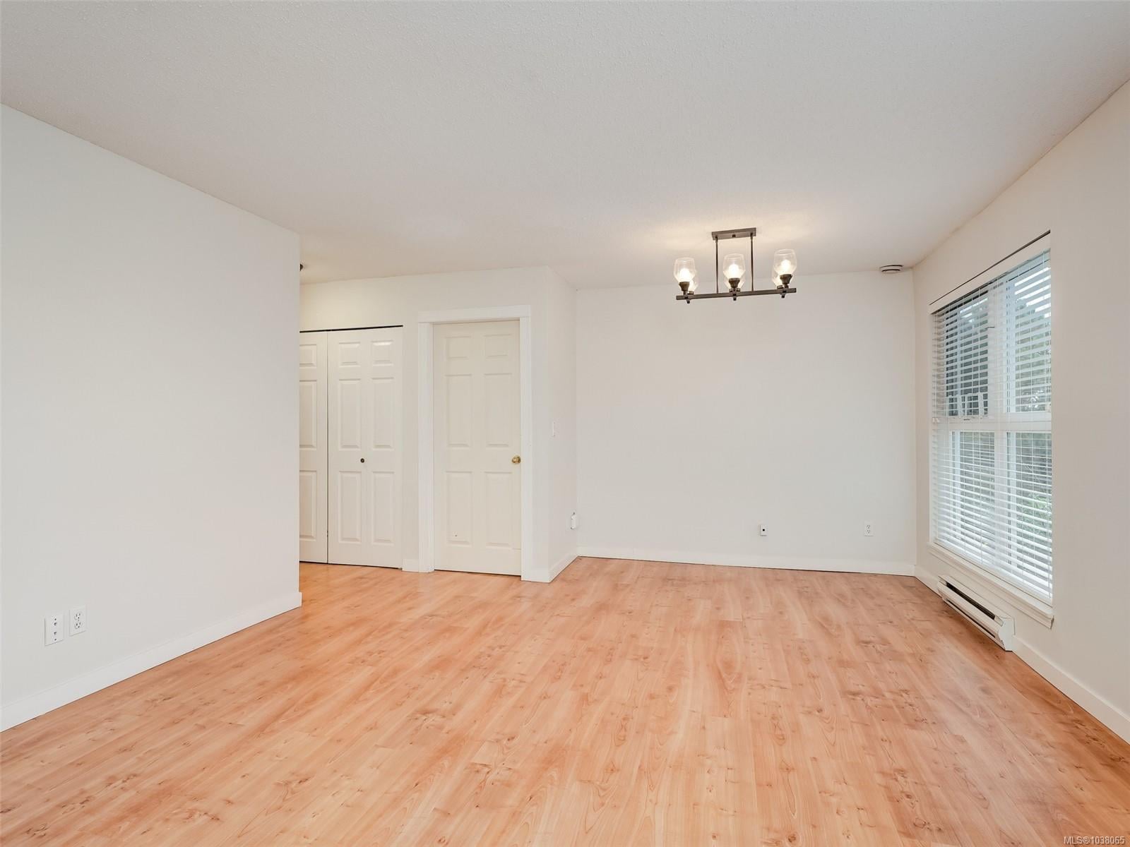 Additional image 5 of 302-1201 Hillside Avenue, Victoria, BC, V8T 2B1
