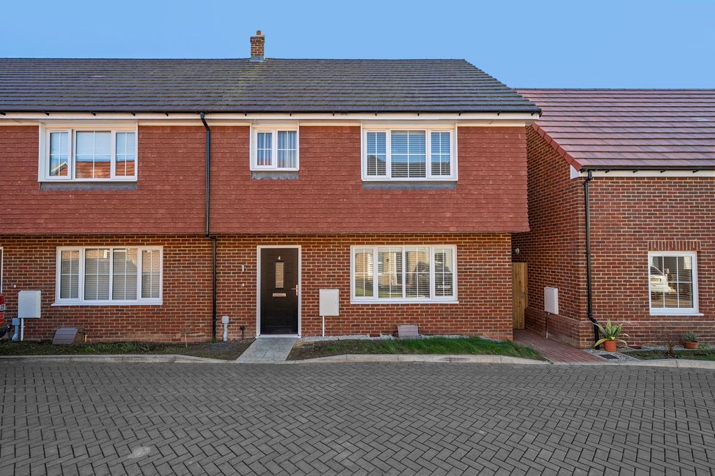 2 bed end terrace house for saleHoo Farm Way, Minster, Ramsgate CT12