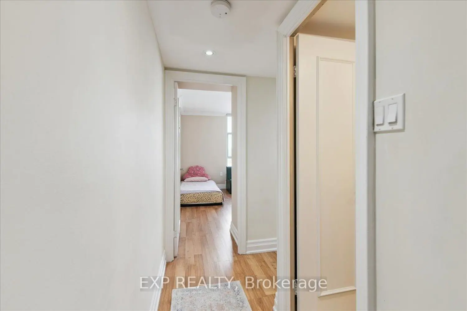 44 Longbourne Drive 412 photo 3