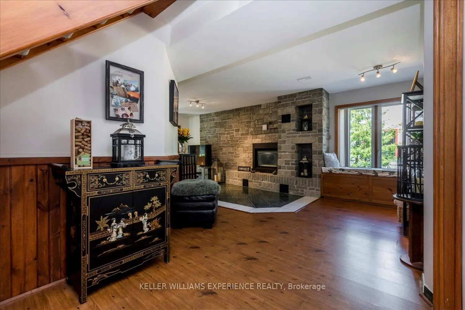 1512 Champlain Road photo 5