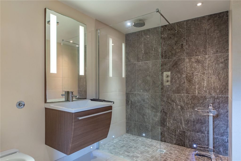 Additional image 15 of 5 bed detached house for saleSnelsmore Common, Newbury, Berkshire RG14
