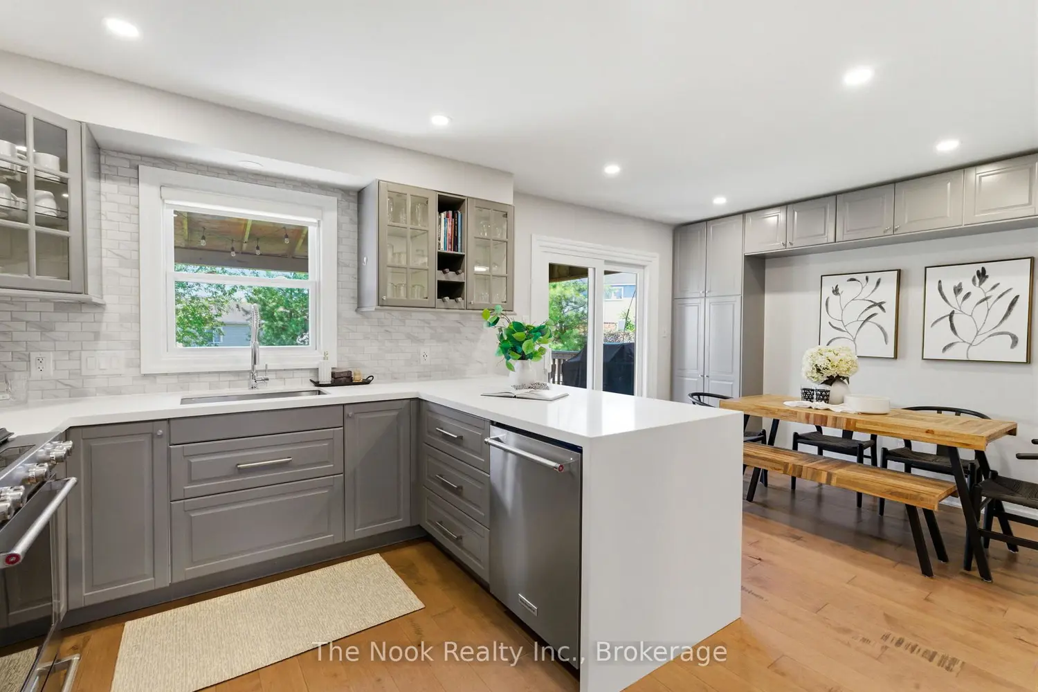 15 Stanford Crescent photo 3