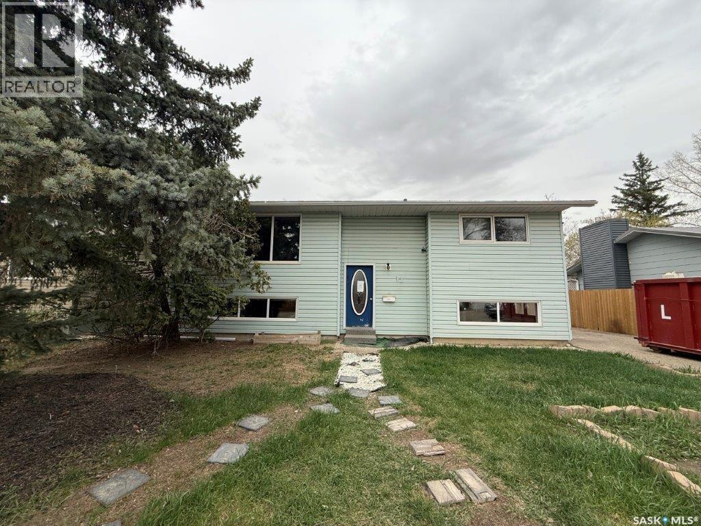 12 Queen DRIVE