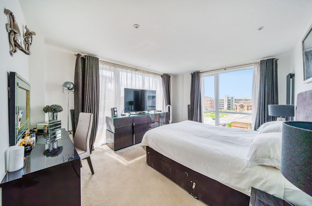 Additional image 6 of 3 bed flat for saleMaritime Walk, Ocean Village, Southampton SO14