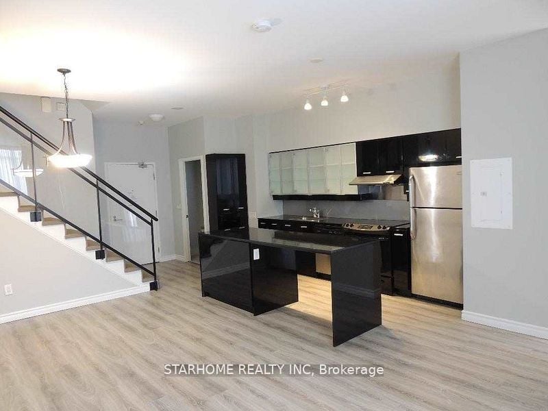 Th02-29 Singer Court, Toronto, ON, M2K 0B3