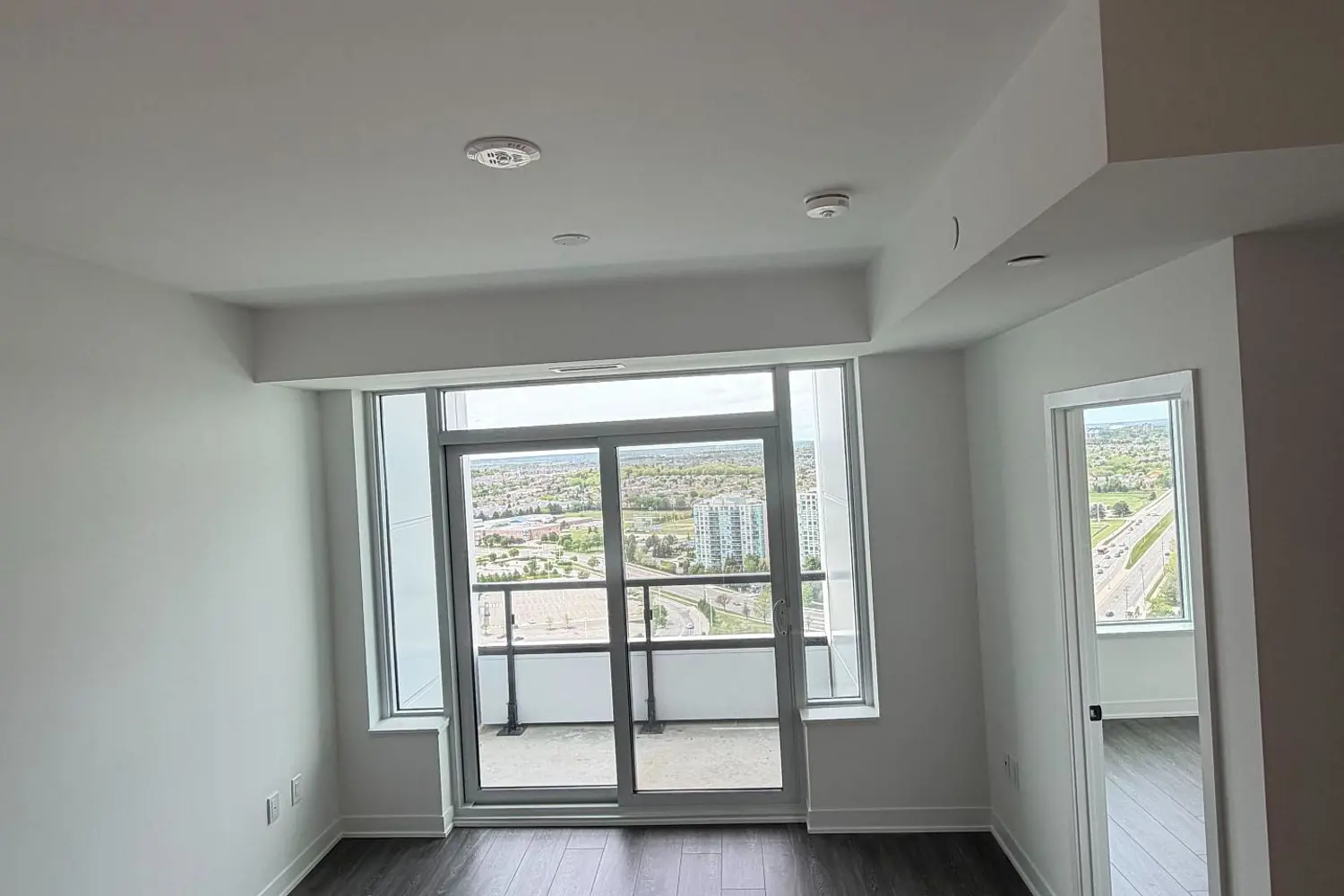 Additional image 10 of 2495 Eglinton Avenue 2409