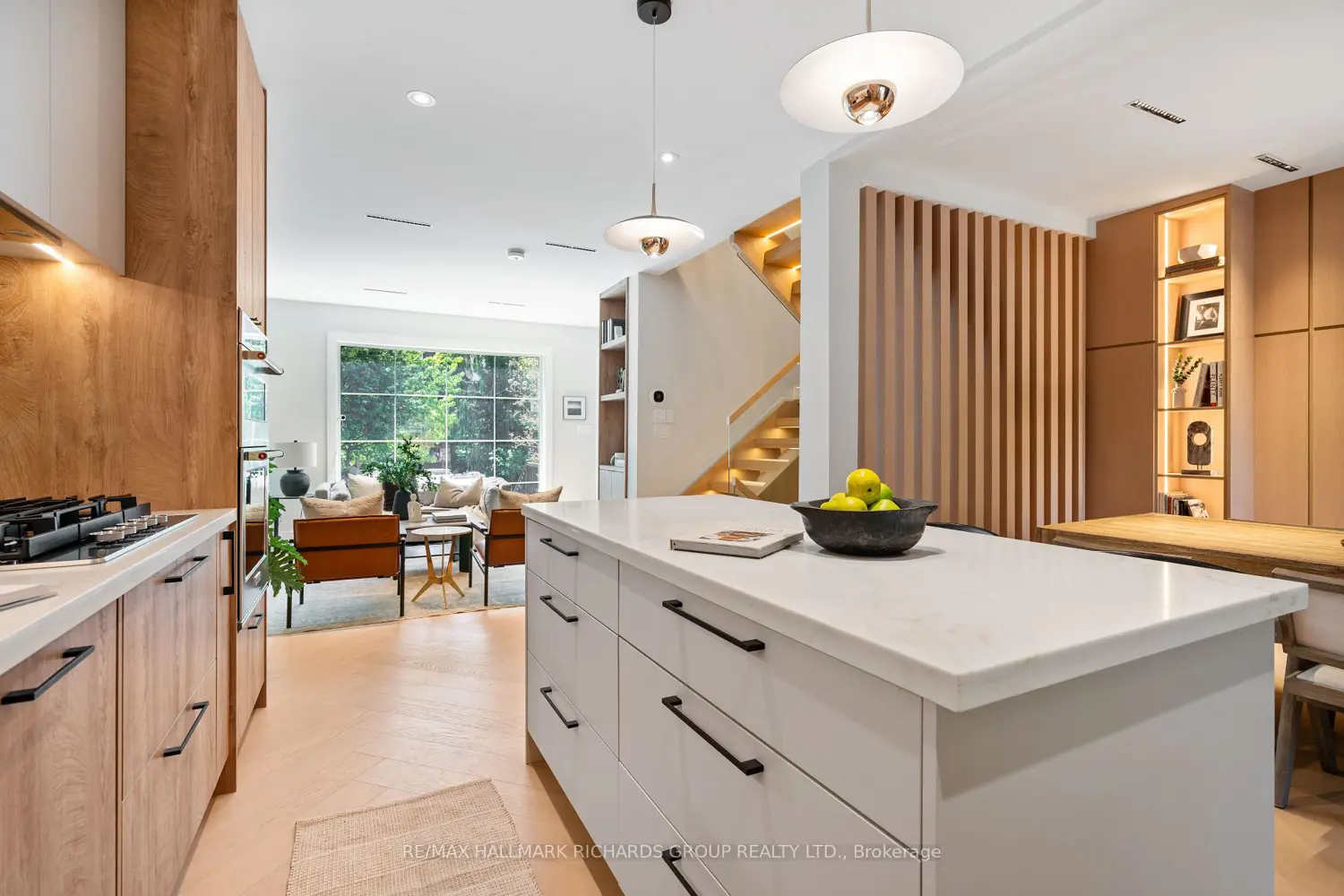 98 Dixon Avenue photo 4
