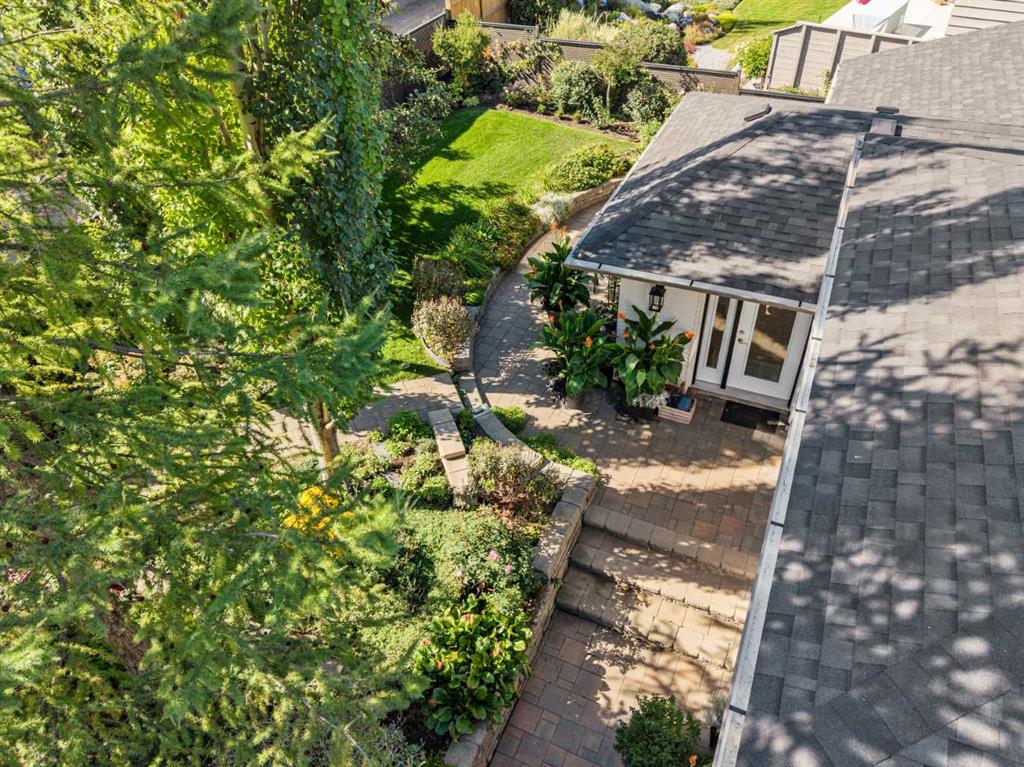 Additional image 2 of 855 Oakside Circle SW, Calgary, AB, T2V 4P5